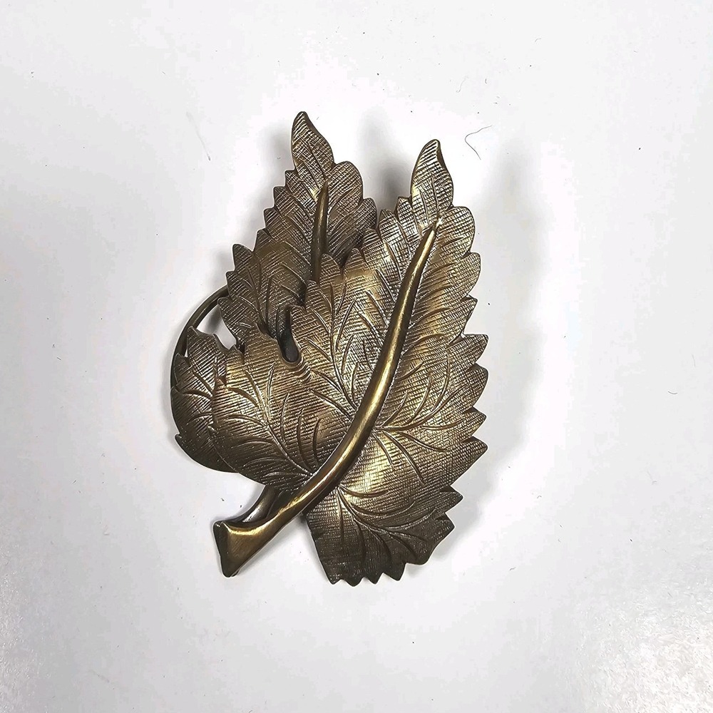 Vintage JERI-LOU Leaf Fall Bronze Tone Scarf Clip